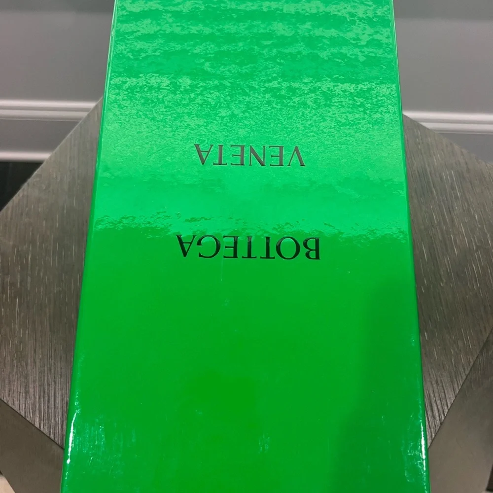 Bottega Veneta Beige Textured Sandals - Picture 3 of 8